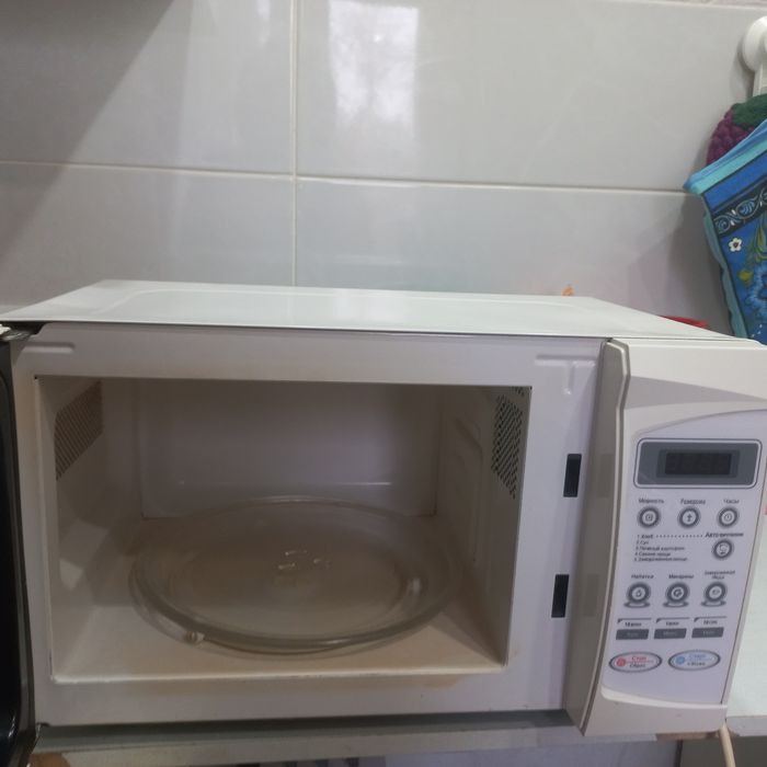 Продам  микроволновку.