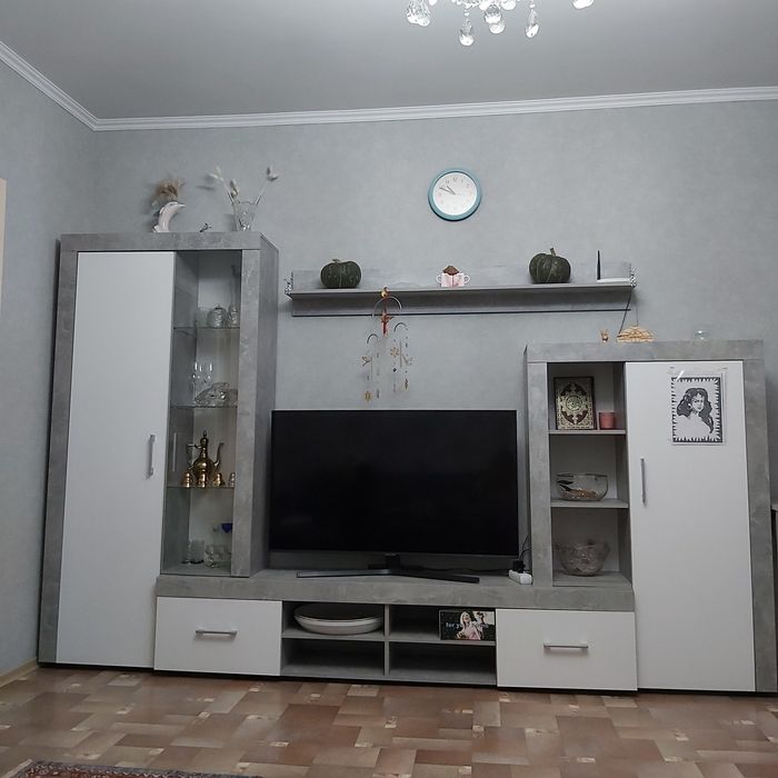 Стенка- горка б/у в отличном состоянии. Срочно.