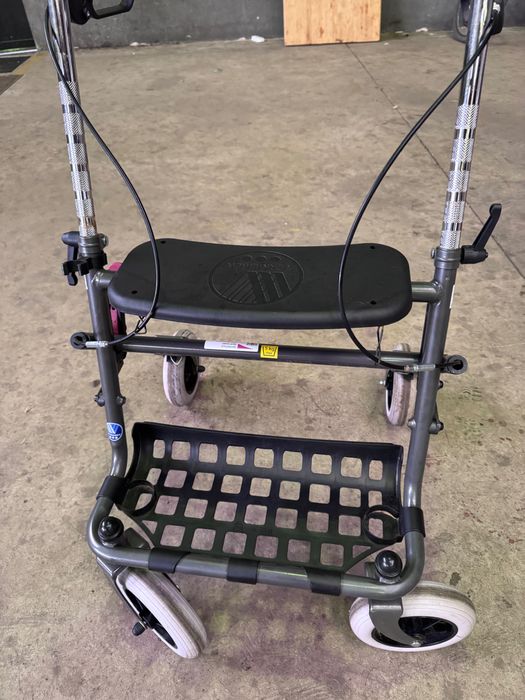 Scaun cu rotile Pentru batrani