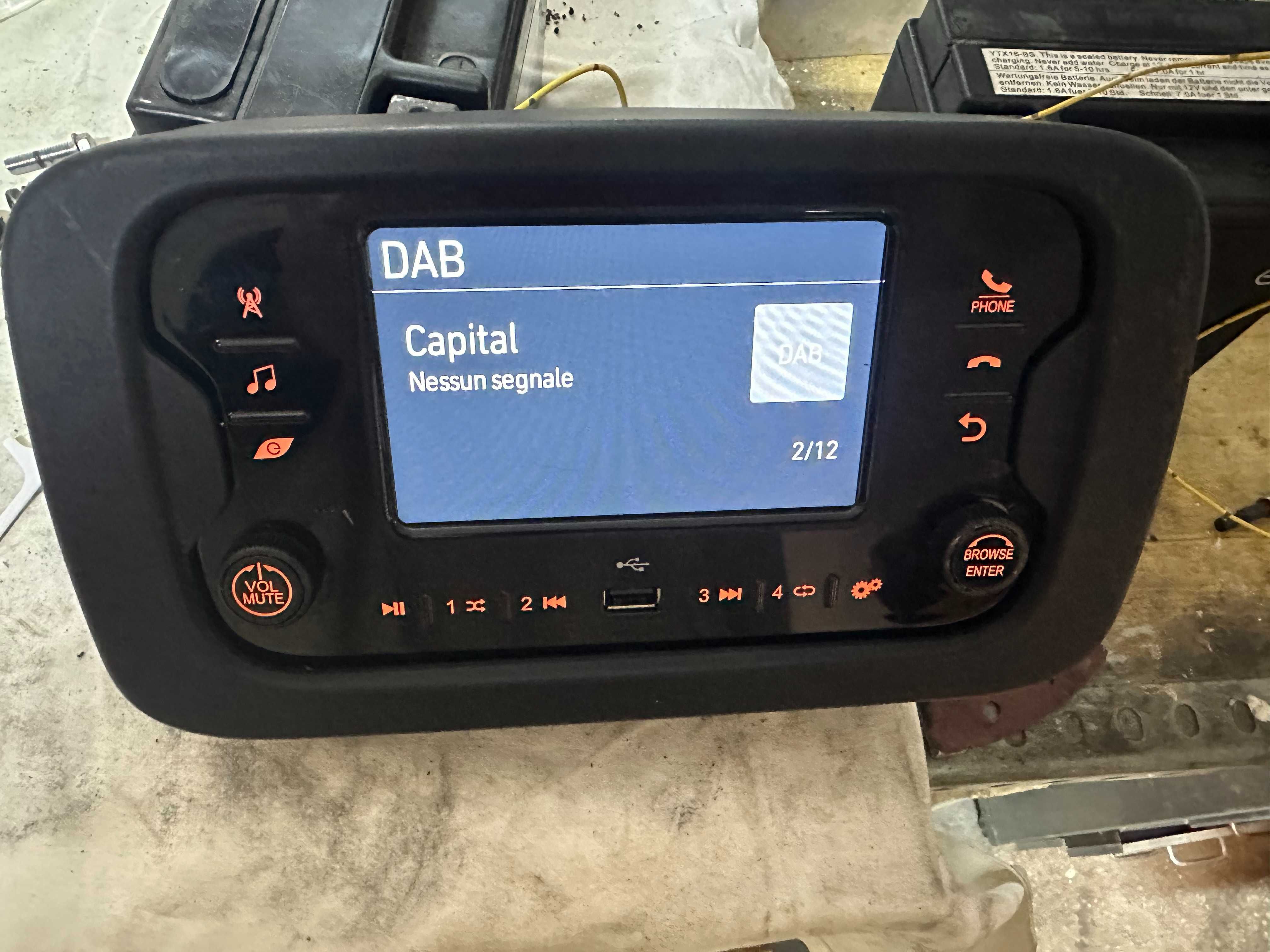 Fiat Panda Hybrid Aptiv Uconnect 5 Navi Casetofon usb player Stereo