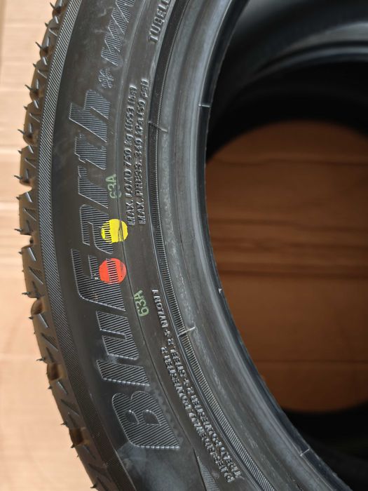 YOKOHAMA 235/45/18 Зимни гуми