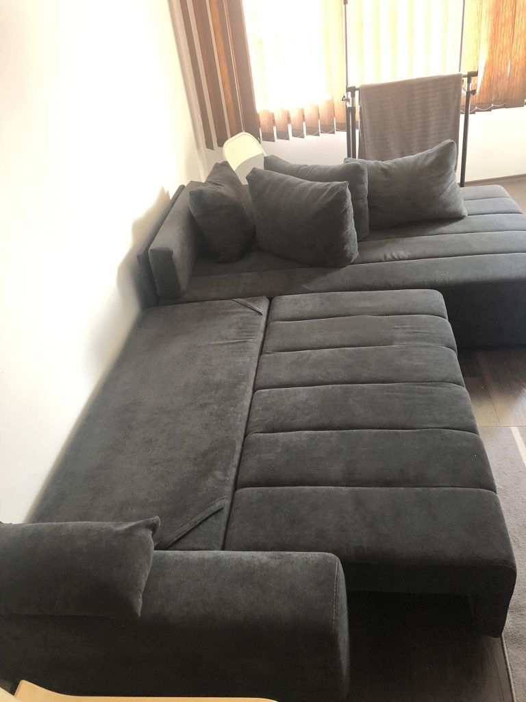 Голям диван с просторна лежанка