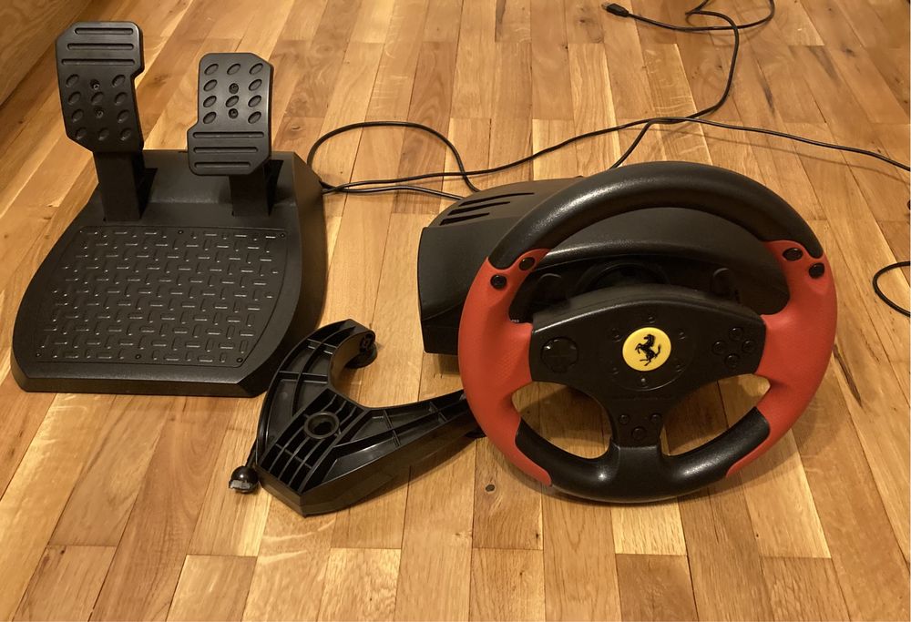 Волан с педали Thrustmaster Ferrari Racing Wheel Red Legend Edition