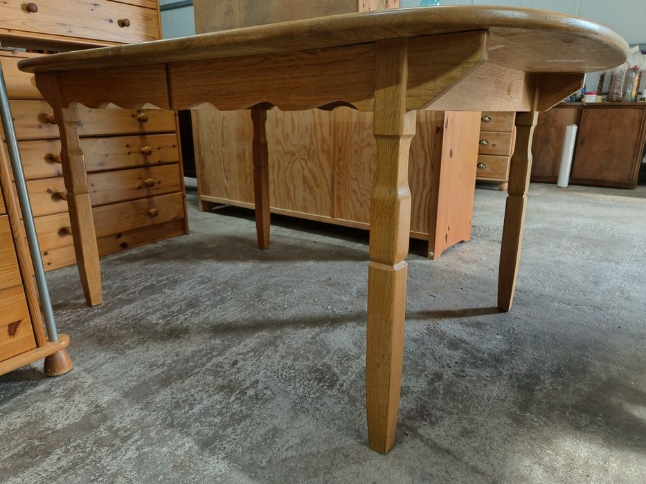 Дъбова трапезна маса