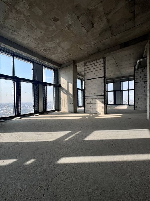 Продаётся уникальное коммерческое помещение 1100м2(N132)