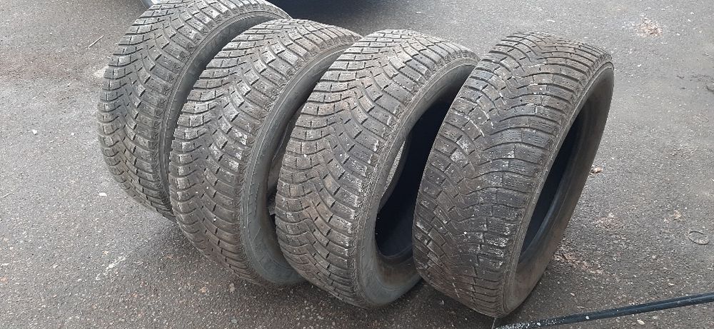 Продам комплект зимних шин