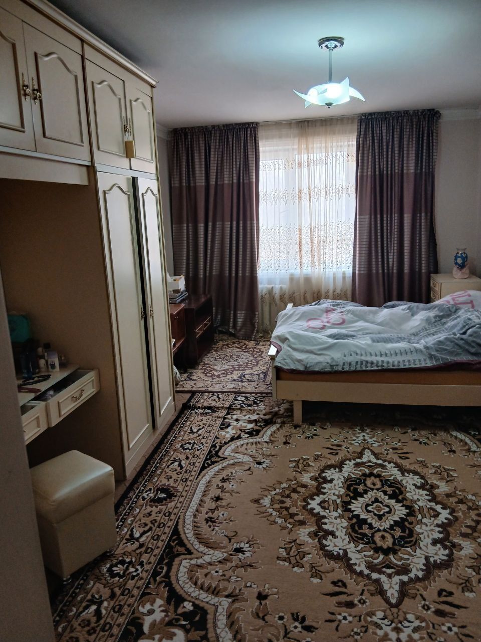Продается 3х комнатная квартира.
3-й жилой этаж
Адре