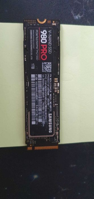 SSD NVMe: Samsung 980 PRO 1TB + 970 EVO Plus 500GB + WD SN810 512GB