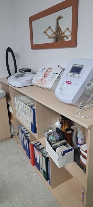 Vand aparatura si mobilier salon cosmetica foarte puțin utilizate