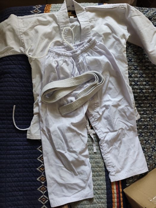 Продам кимоно в хорошем состояние