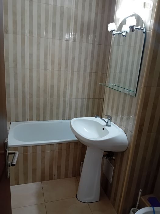 Proprietar închiriez garsoniera Decebal etajul 1