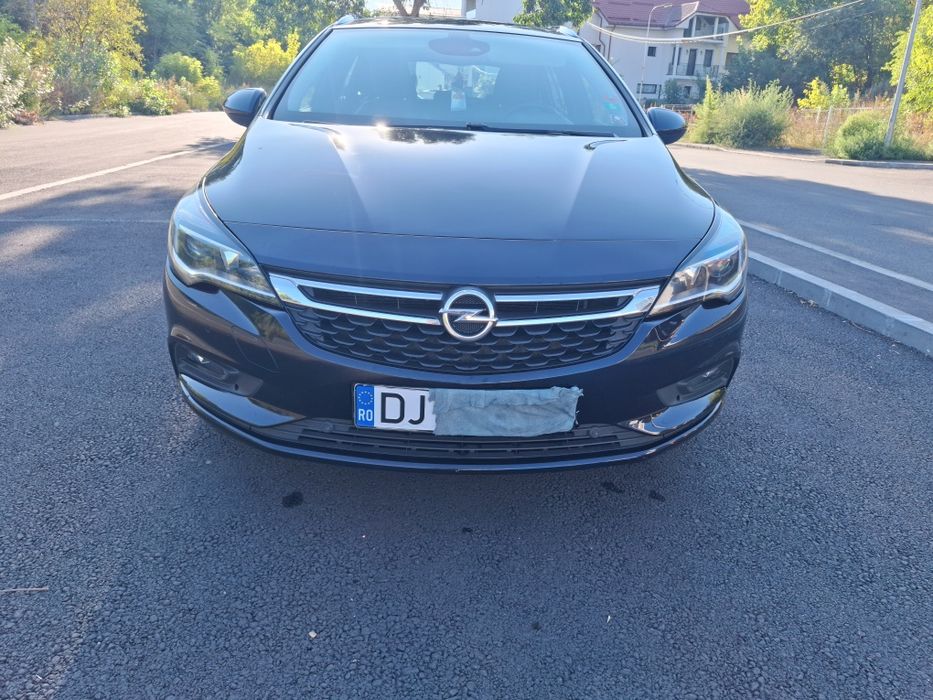Vând Opel Astra Sports Tourer