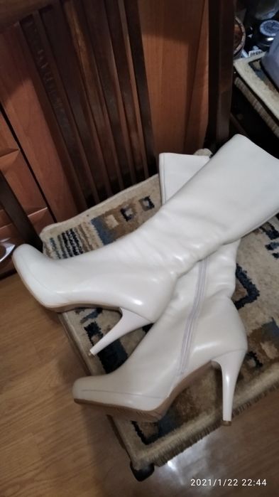 Новые зимние сапоги молочного цвета! Натуральная кожа! Р-р 39-40!