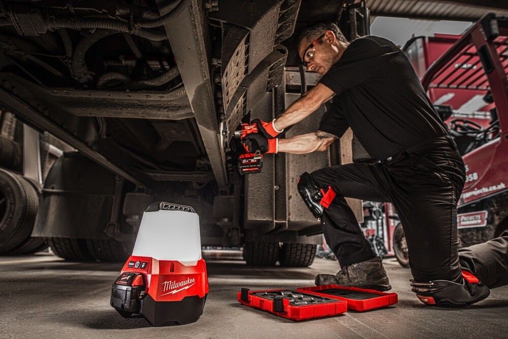 Proiector / Lanterna Milwaukee 2200 LUMEN M18-TAL NOU