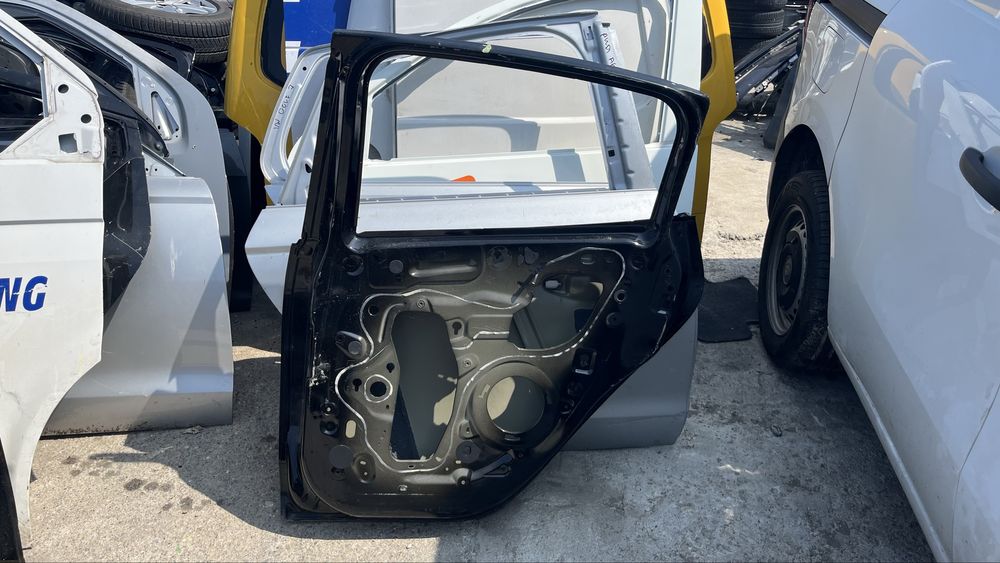 Предна дясна и предна лява и з.лява врата Peugeot 2008 2 (2013-2019)