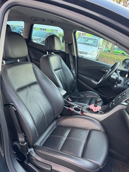 Opel Astra J 2012. Mașina se află în Germania