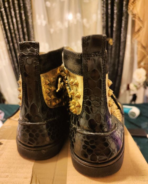 Adidași Christian loubotin 43