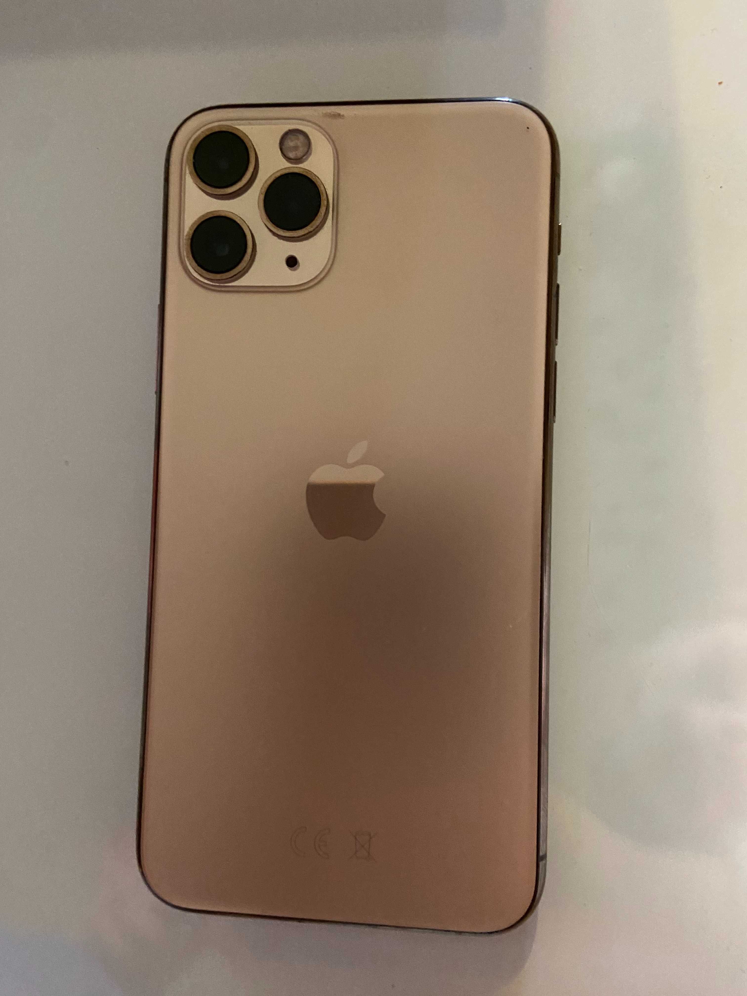 Продавам IPHONE 11 PRO,употребяван,в перфектно състояние-64 GB,Gold