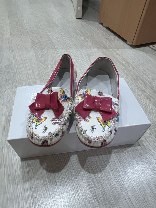 Продается детская обувь