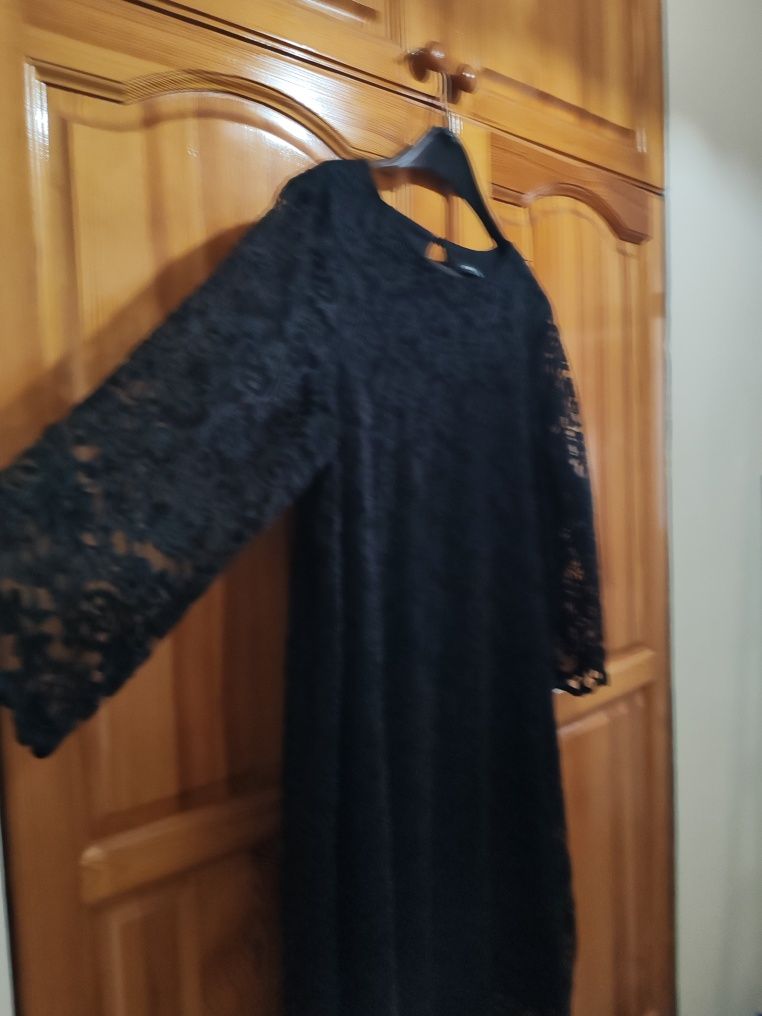 Черна рокля и дълга пола