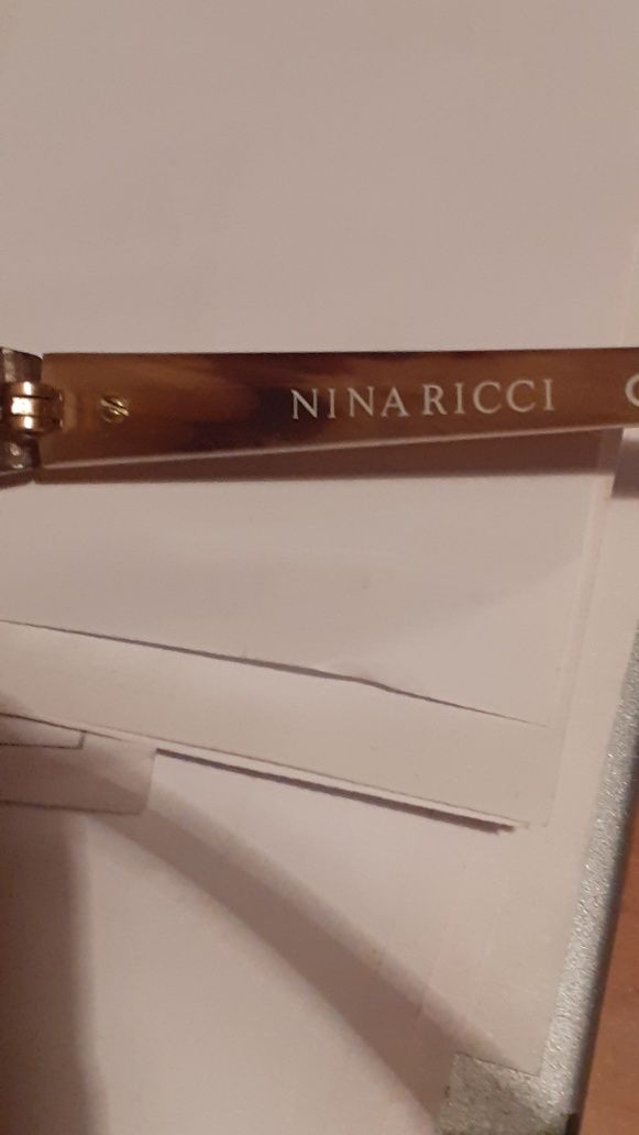 Дамски слънчеви очила Nina Ricci.