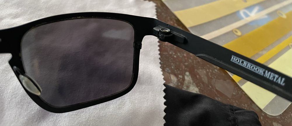 Слънчеви очила Persol PO3152s и Oakley Holbrook Metal