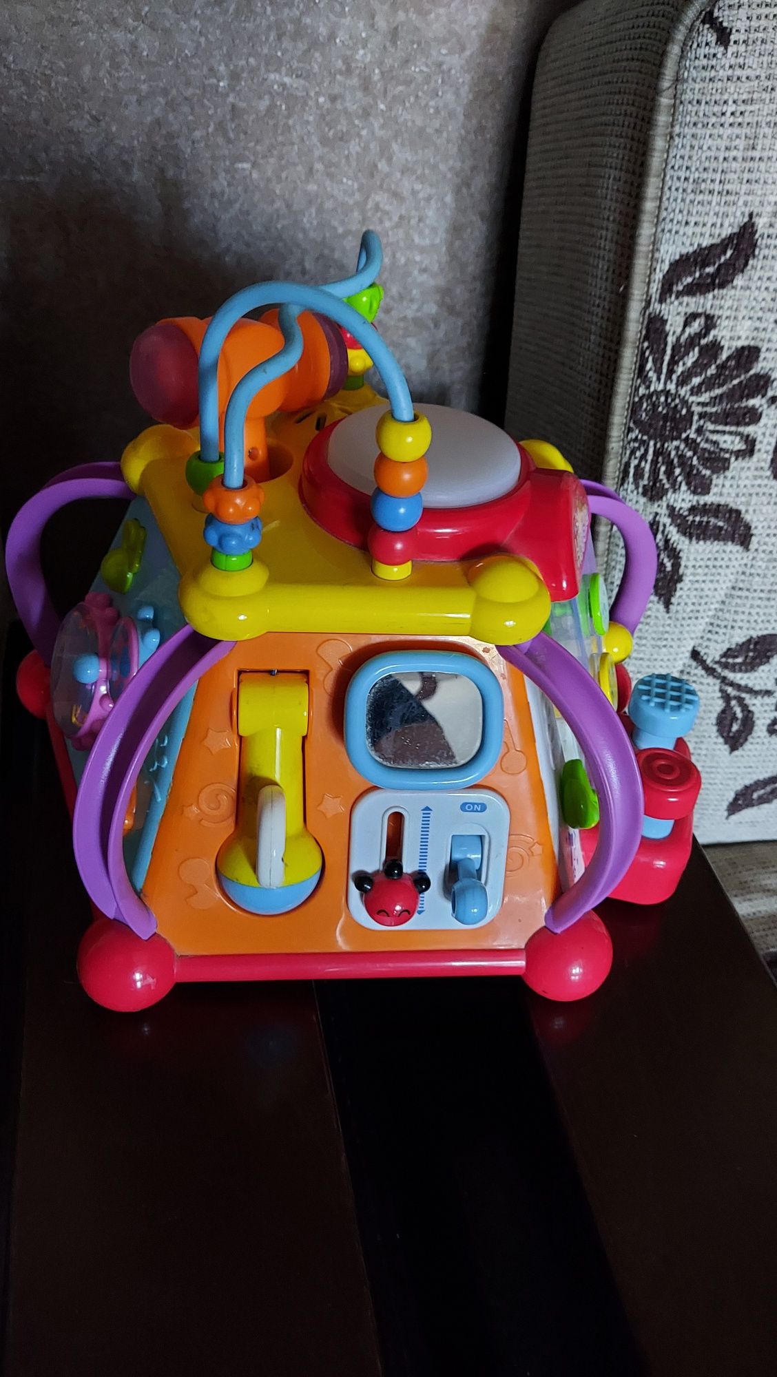 Продам развивающую бизи игрушку.
