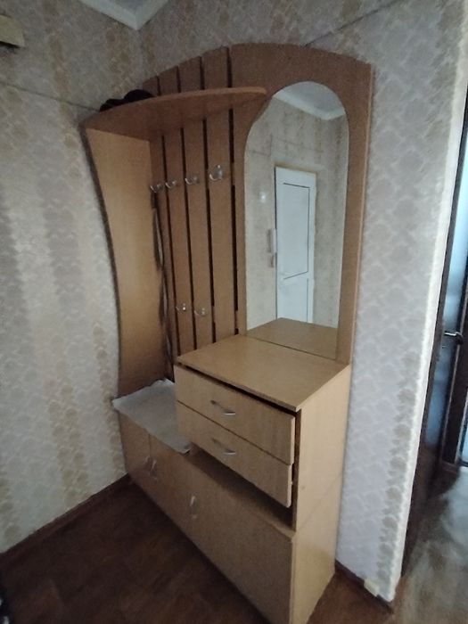 продам прихожку.