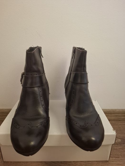 Botine elegante din piele neagră cu detalii brogue, mărimea 40