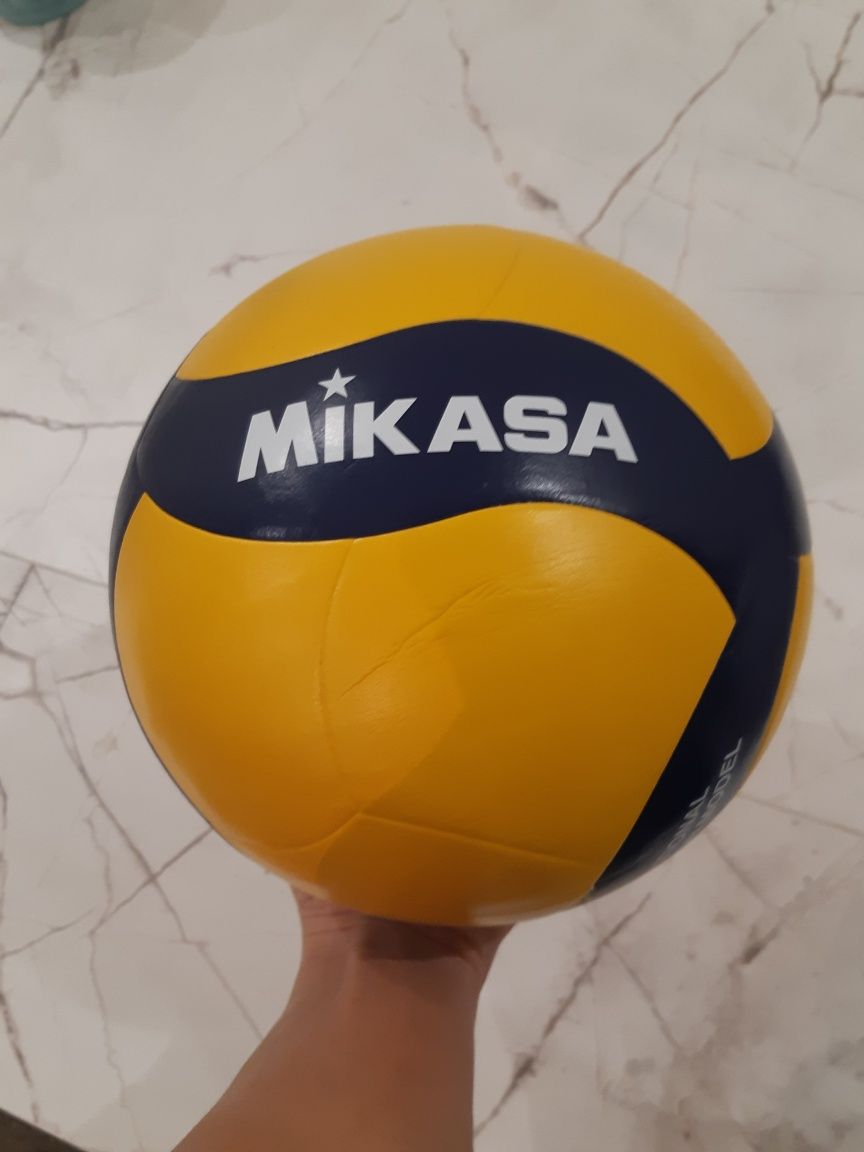 Волейбольный мяч Mikasa v330w