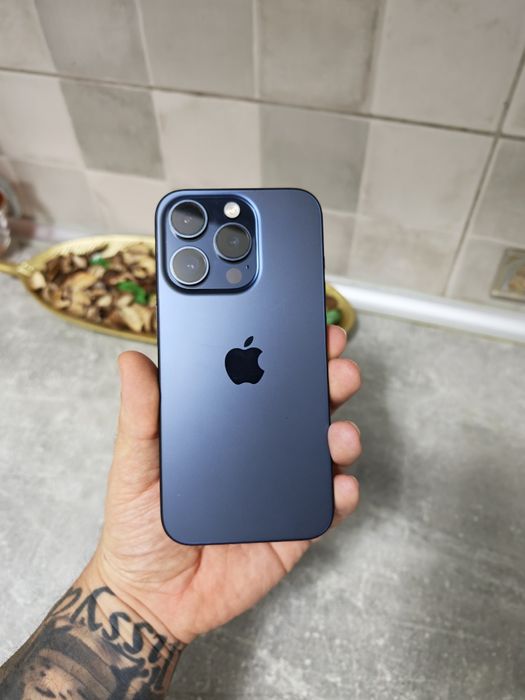 Vând sau schimb iPhone 15 Pro Blue 256GB Impecabil liber retea