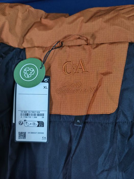 Vand geaca noua  c&a