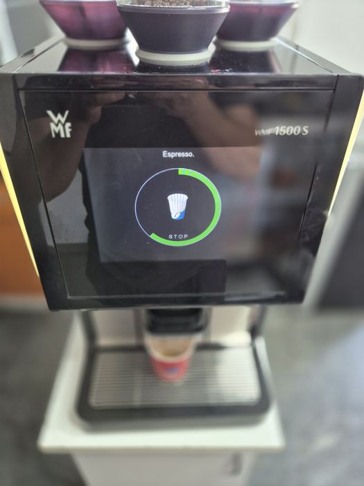 Vand automat cafea / inchiriez /cu procent din vanzare avantajos