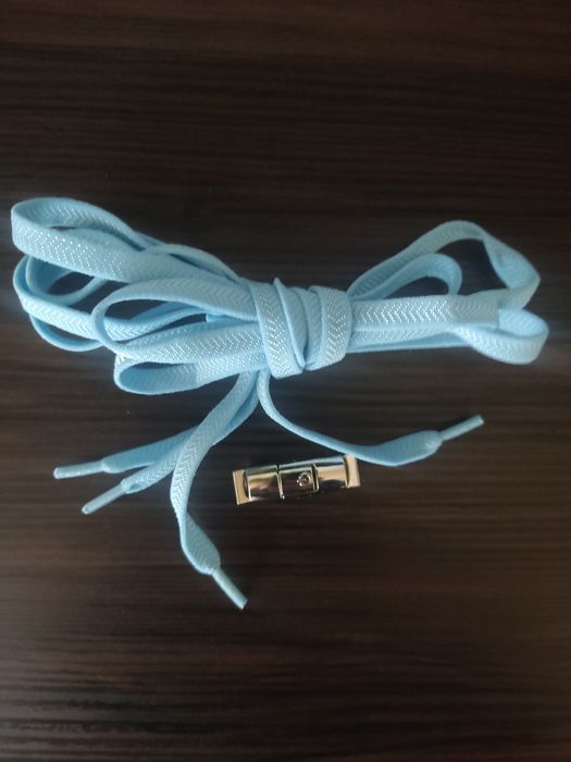 Мързеливи връзки с красива закопчалка за вашите обувки