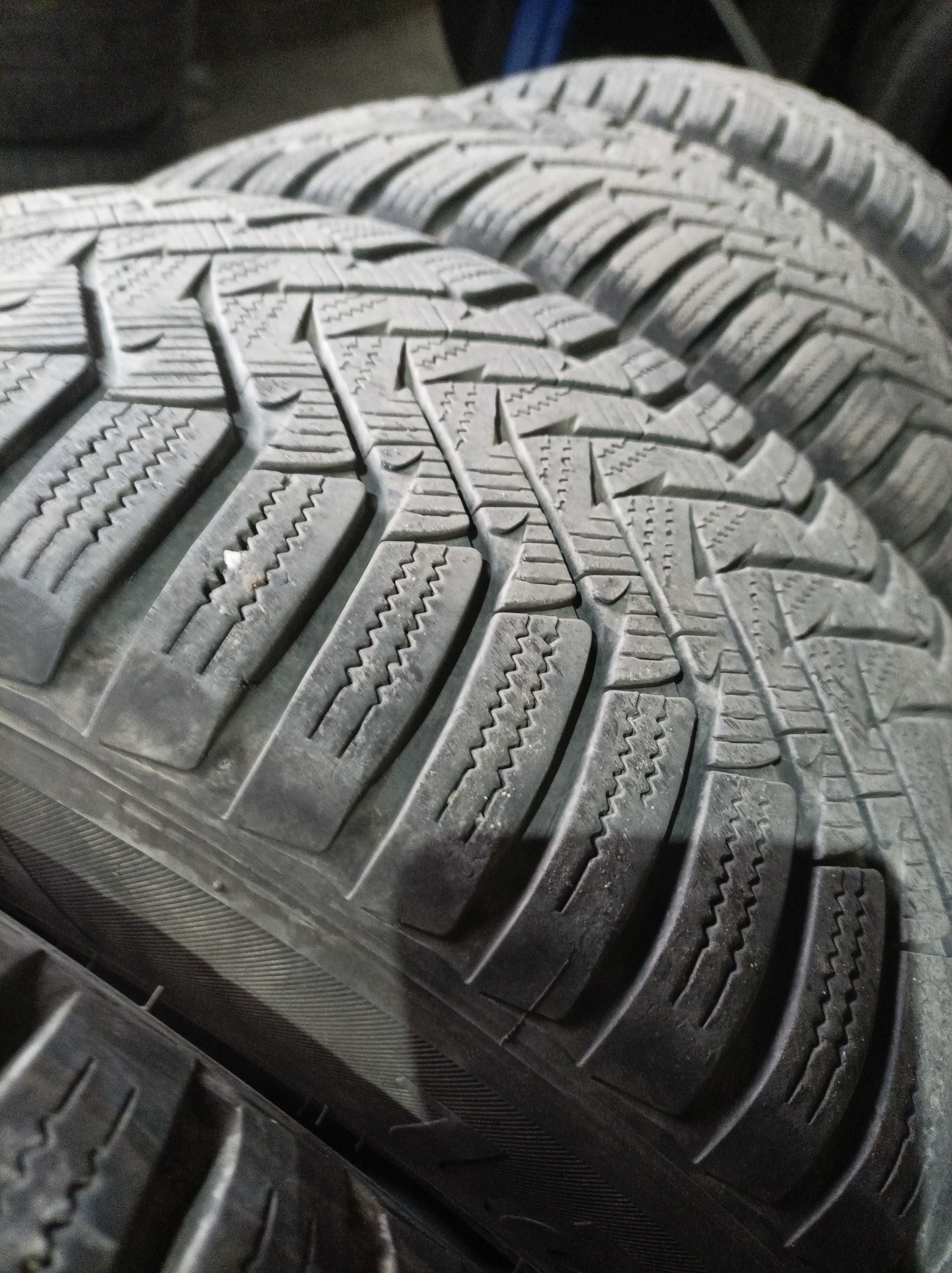 Продавам 4 зимни гуми 225/55R17 101V Laufenn LW31 - 25 лв/бр