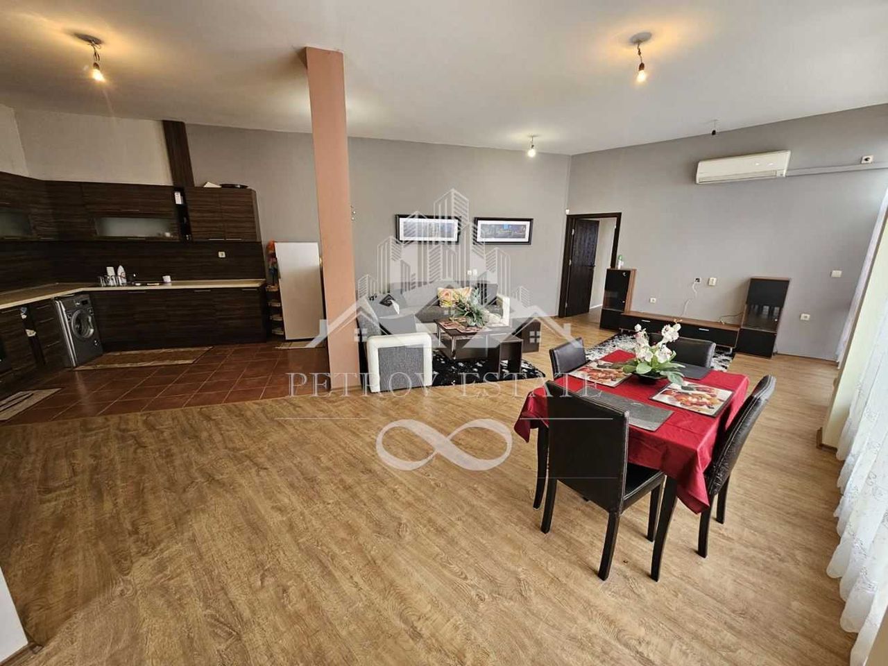 Продава се Тристаен апартамент в Велинград - 107 кв.м за 1414 €/кв.м - Снимка #1