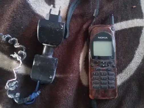 Telefon mobil Nokia type NHE-4NX fabricat 1994 Germany si tel. fix