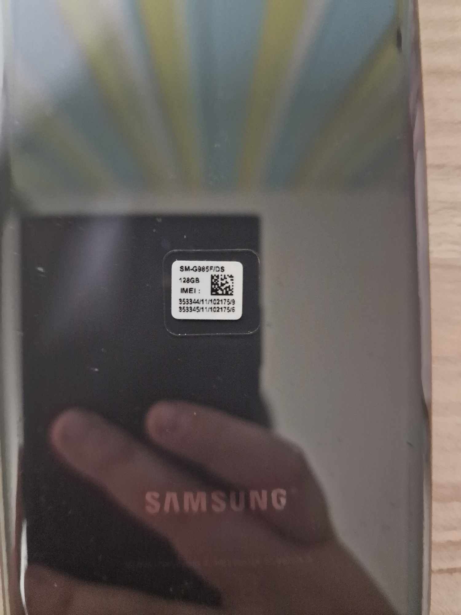 Продавам телефон Samsung s20+ 128gb 8gb ram!
