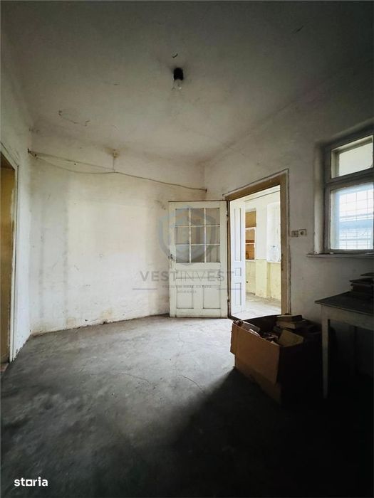 Casa singur in curte cu acces auto si teren 270 mp in zona Razboieni