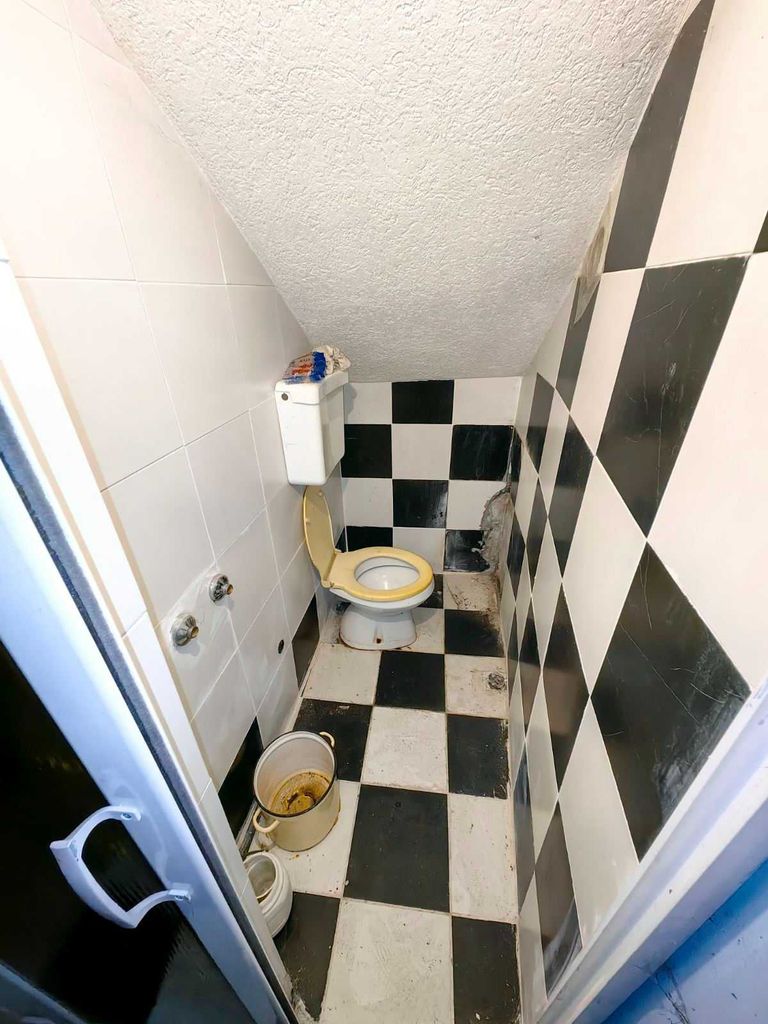 Продава се Къща в Перник, Клепало - 216 кв.м за 487 €/кв.м - Снимка #9