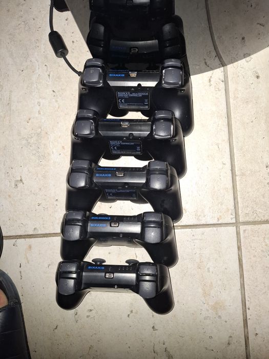 Vand Sony PlaySation 3 Ps3 cu 5 Controllere si Tastatura