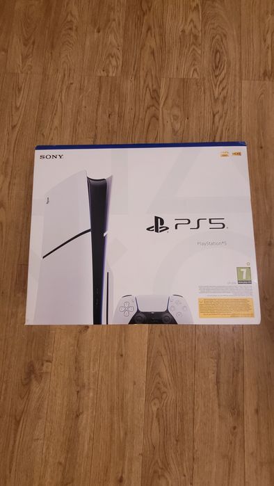 PlayStation 5 nou, sigilat cu joc fifa 2025 sigilat