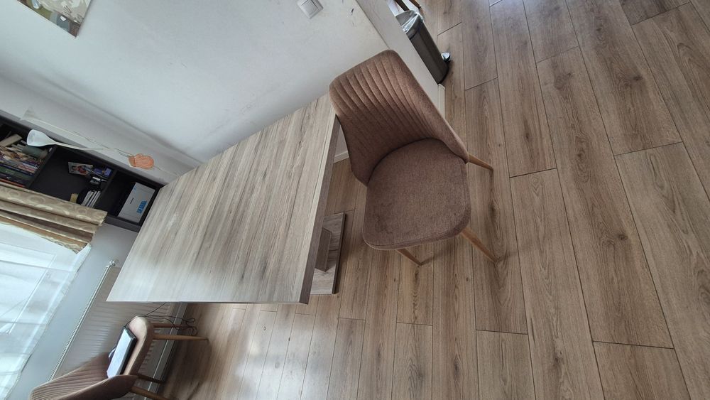 Masa living extensibila + 4 scaune