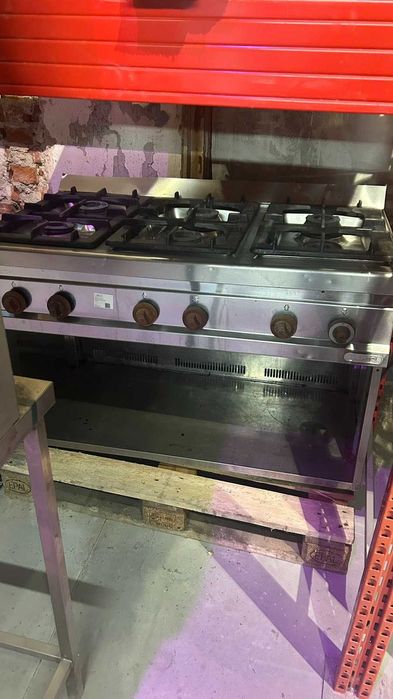 Газови котлони 6 гнезда Berto's 6-burner Gas Stove