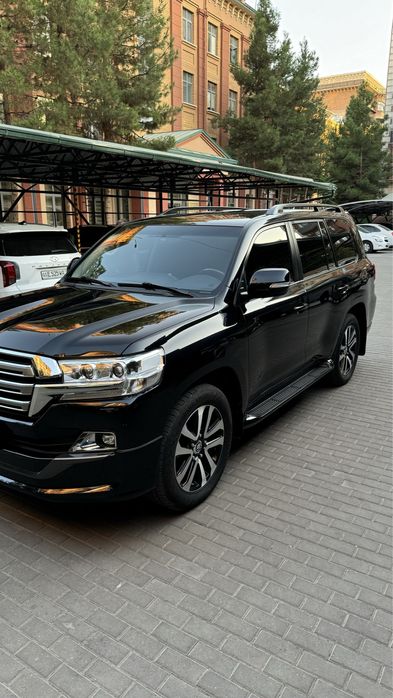 Toyota Land Cruiser 200 4.6