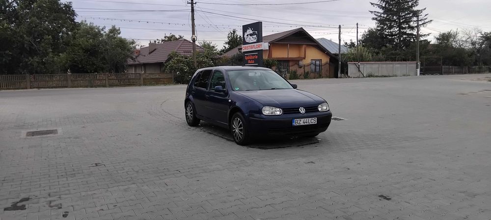 Volkswagen. Golf.