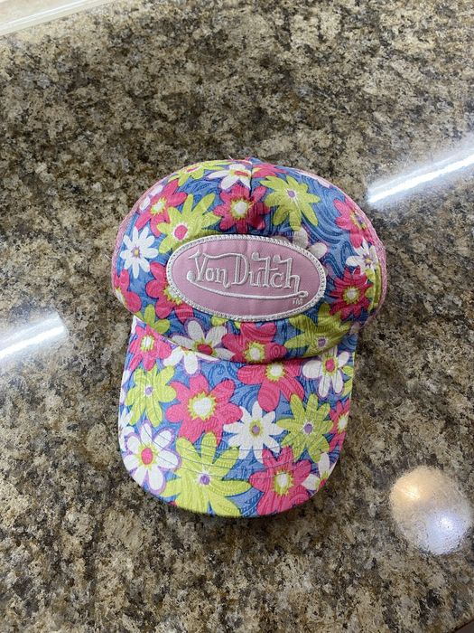 Sapca Von Dutch.