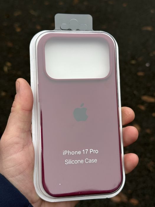 - Huse iPhone 17 Pro  80 lei