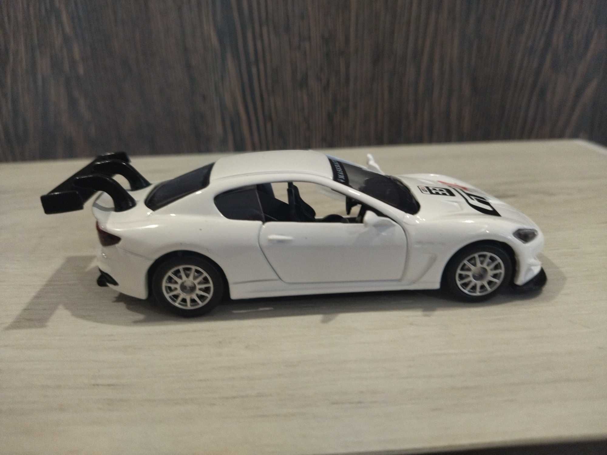 Метална количка Maserati Gran Turismo !!!