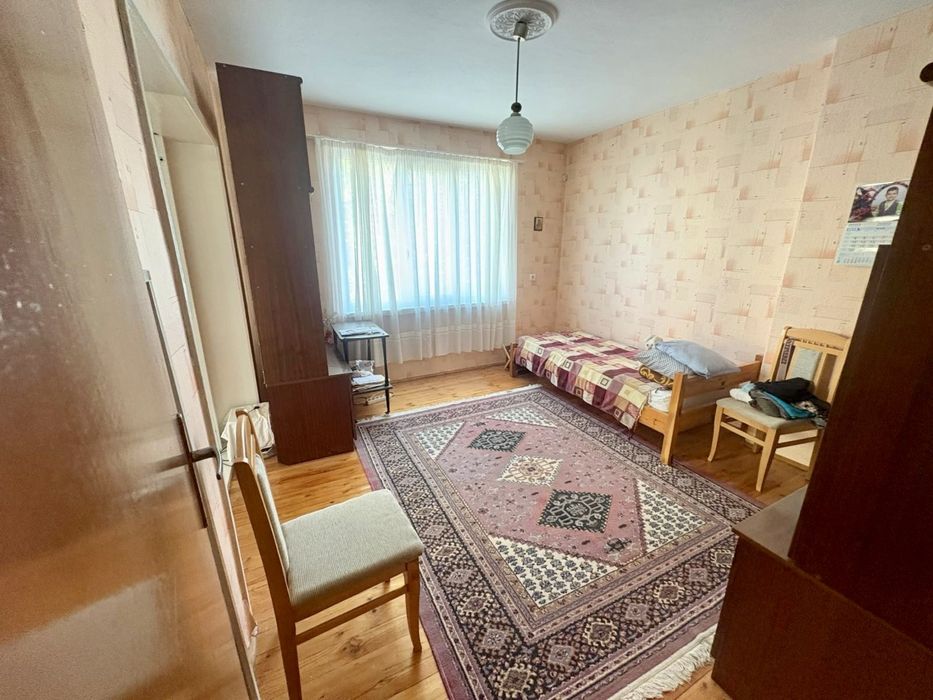 Двуетажна Тухлена Къща с Гараж , кв. Вароша Гр. Търговище